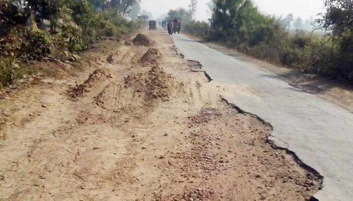 আধুনিকায়নে রাস্তা লণ্ডভণ্ড, জনদুর্ভোগ চরমে