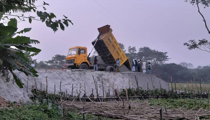 রামগঞ্জে সওজের সম্পত্তিতে পেট্রোল পাম্প নির্মাণ