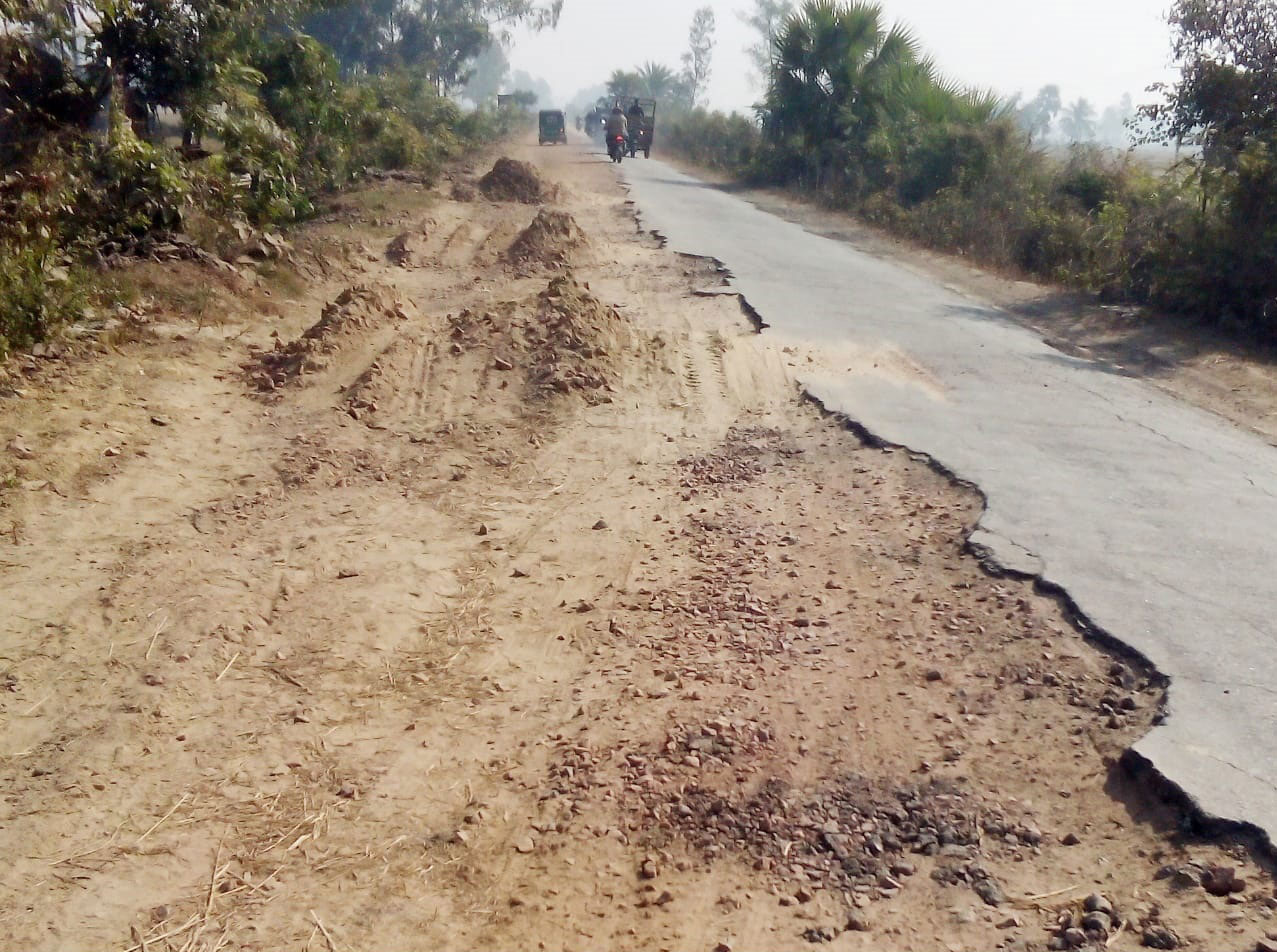 আধুনিকায়নে রাস্তা লণ্ডভণ্ড, জনদুর্ভোগ চরমে