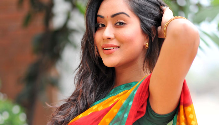 সে এক রহস্যময়ী