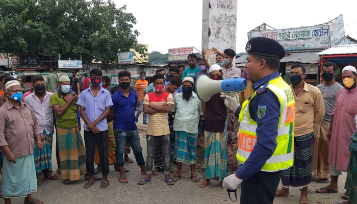 চাঁদাবাজি বন্ধে ইলিয়টগঞ্জ হাইওয়ে পুলিশের সচেতনতা কার্যক্রম