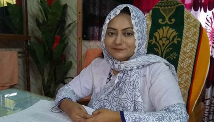 অনুমতি না নিয়ে অফিসে ঢোকায় ক্ষেপলেন স্বাস্থ্য কর্মকর্তা