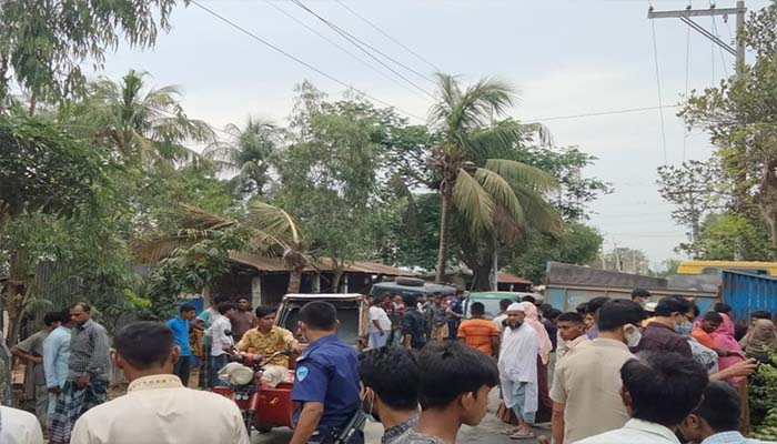 বাঁশখালীতে পৃথক সড়ক দূর্ঘটনায় শিশুসহ নিহত ৪