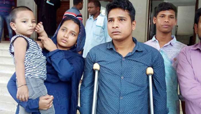 পা হারানো রাসেলকে ৩৩ লাখ টাকা দিল গ্রিন লাইন কর্তৃপক্ষ