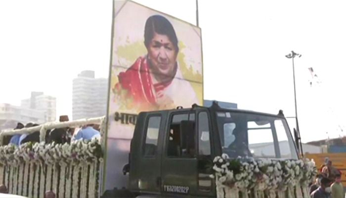 শেষযাত্রায় মুম্বাইয়ের শিবাজী পার্কে লতা মঙ্গেশকর