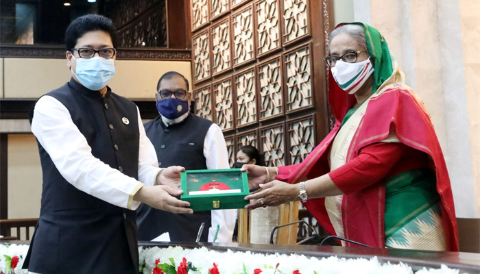 ৯ গুণী ও দুই প্রতিষ্ঠানকে স্বাধীনতা পুরস্কার দিলেন প্রধানমন্ত্রী