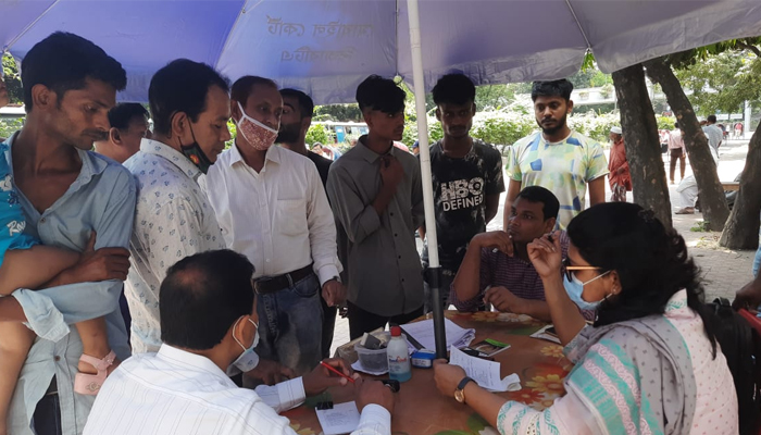 গণপরিবহনে নির্ধারিত ভাড়ার চেয়ে কয়েকগুণ বেশি ভাড়া আদায়