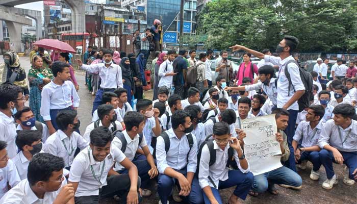 ফার্মগেটে শিক্ষার্থীদের অবরোধ প্রত্যাহার