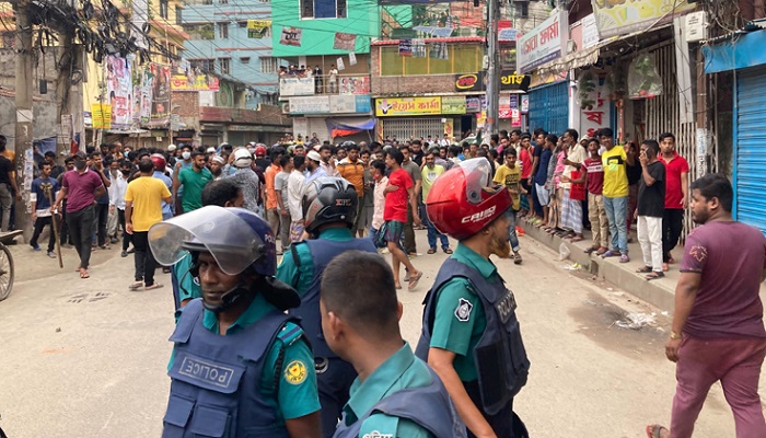 হাজারীবাগে আ.লীগ-বিএনপি সংঘর্ষ