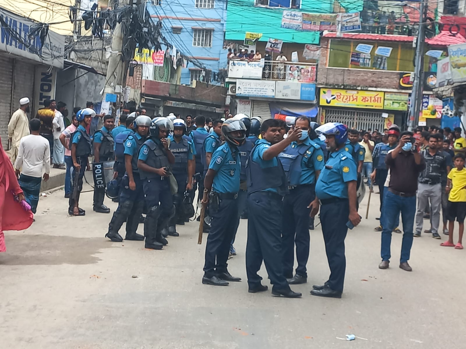 হাজারীবাগে আ.লীগ-বিএনপি সংঘর্ষ