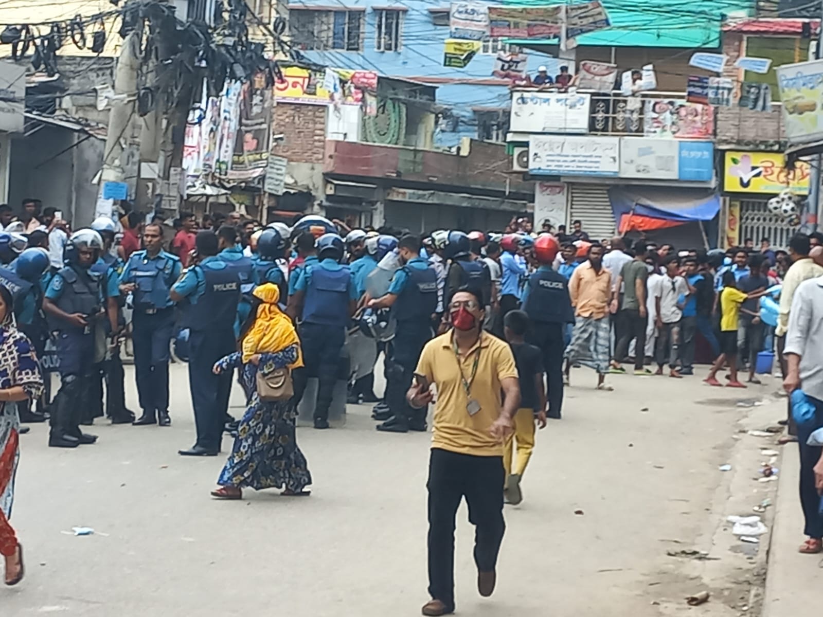 হাজারীবাগে আ.লীগ-বিএনপি সংঘর্ষ