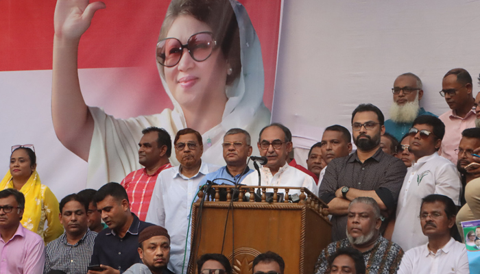 বন্দুকের নল যে কোনো সময় ঘুরে যাবে