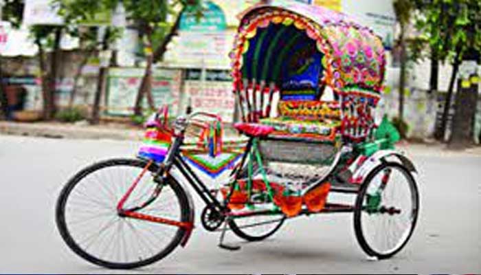 রিকশা আটক করায় পাঁচটি ট্রাফিক বক্সে হামলা