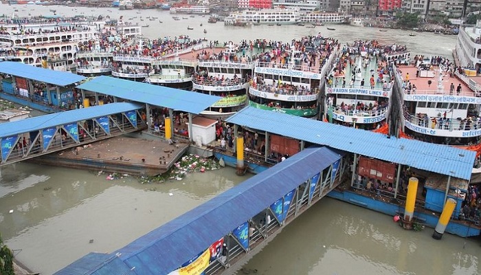 ভোগন্তিতে যাত্রীরা, খুলনায় এবার লঞ্চও বন্ধ