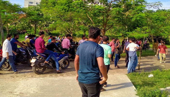 কুমিল্লা বিশ্ববিদ্যালয়ে হল বন্ধ, পরীক্ষা স্থগিত (ভিডিও)