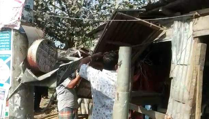 অবৈধ কসাইখানা ও চামড়ার গুদাম উচ্ছেদ