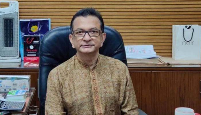 যাত্রী কম ও বাস মালিকরা আতঙ্কে থাকায় গাড়ি বের করেননি