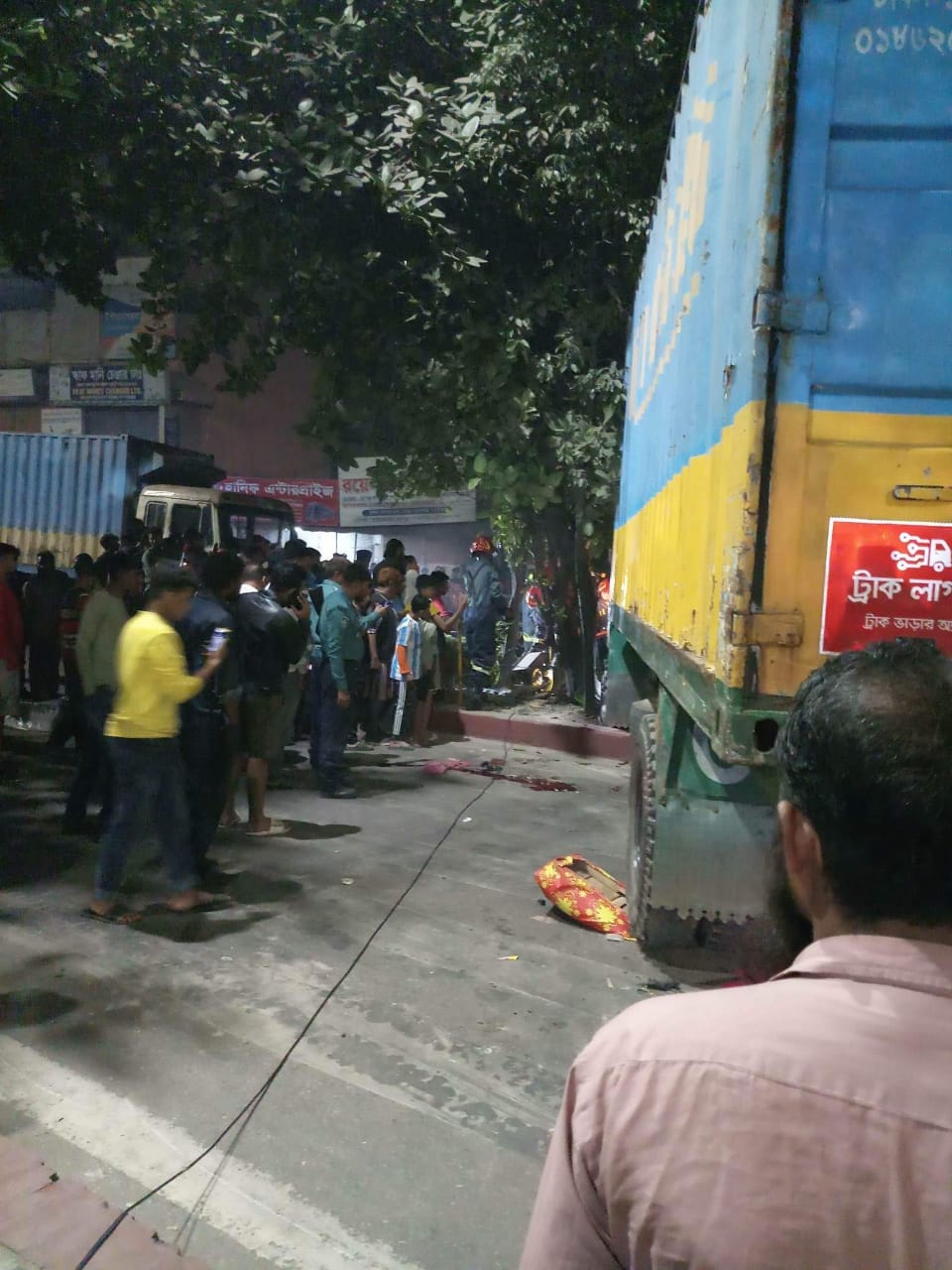 রাজধানীতে কাভার্ড ভ্যানের ধাক্কায় নিহত ২