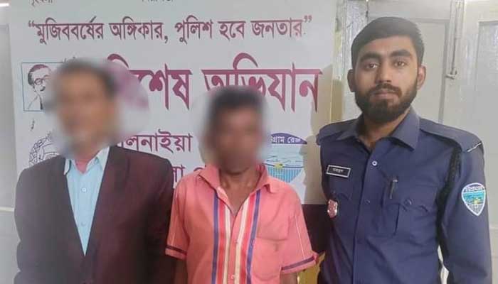 ছাগলনাইয়ায় ১০ লিটার চোরাই মদসহ দুই আসামি গ্রেপ্তার