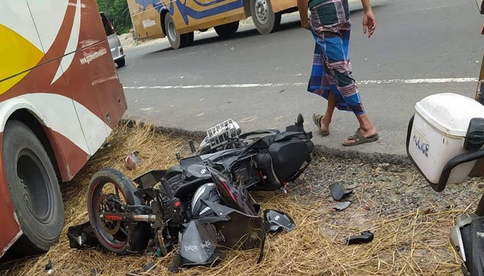 কুমিল্লায় বাসচাপায় বাইকের ২ আরোহী নিহত