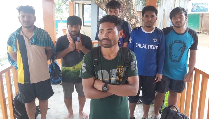 নিষেধাজ্ঞা অমান্যে ৫ পর্যটককে জরিমানা