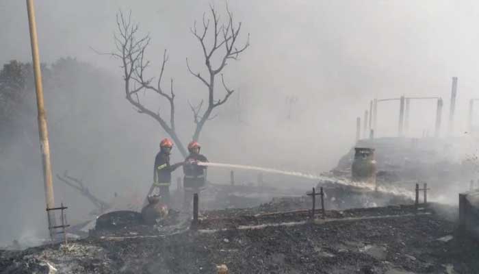 রোহিঙ্গা ক্যাম্পের আগুন নিয়ন্ত্রণে