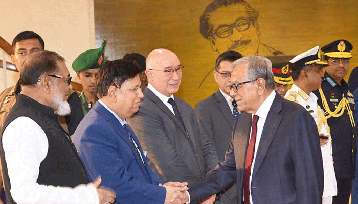 স্বাস্থ্য পরীক্ষার জন্য সিঙ্গাপুর গেলেন রাষ্ট্রপতি