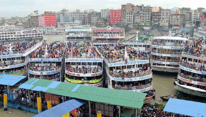 সদরঘাটে ঘরমুখো যাত্রীদের ভিড়