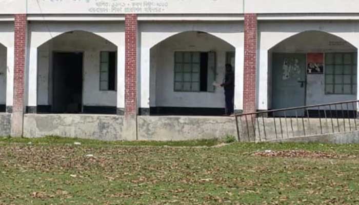 অতিরিক্ত ক্লাসের নামে প্রাইভেট বাণিজ্য