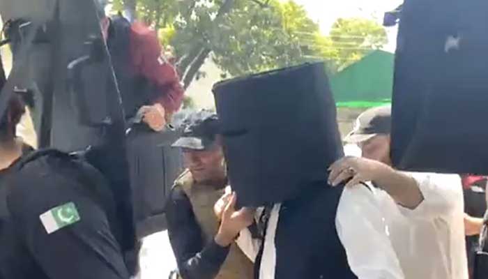 বুলেটপ্রুফ বালতি পরে আদালতে ইমরান খান