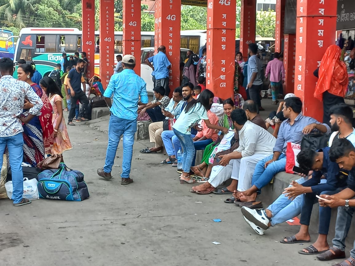 স্বস্তির ঈদযাত্রায় শেষ মুহূর্তে কিছুটা ভোগান্তি