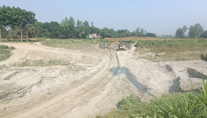 শিবালয়ে রাতের আঁধারে চুরি হচ্ছে কান্তাবতীর মাটি