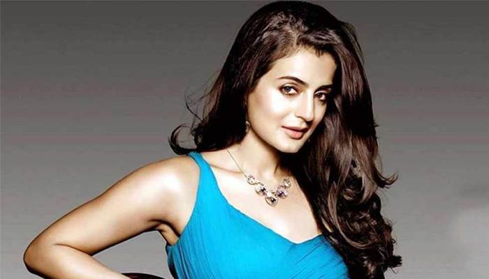 আমিশা প্যাটেলের বিরুদ্ধে গ্রেপ্তারি পরোয়ানা