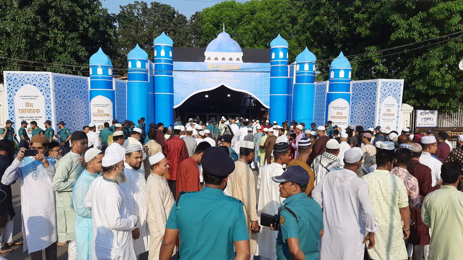 জাতীয় ঈদগাহে ঈদের প্রধান জামাত অনুষ্ঠিত