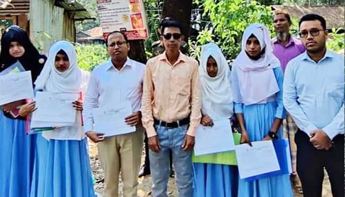এসএসসি পরীক্ষায় অংশ নিলো ৬ ছাত্রী