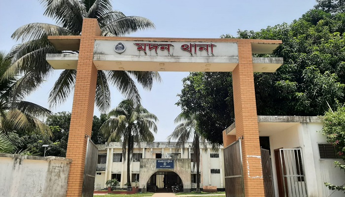 মদনে অজ্ঞাত বৃদ্ধের লাশ উদ্ধার