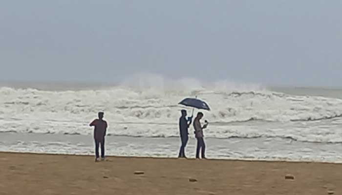 ভাটা শুরু হওয়ায় জলোচ্ছ্বাসের আশঙ্কা নেই