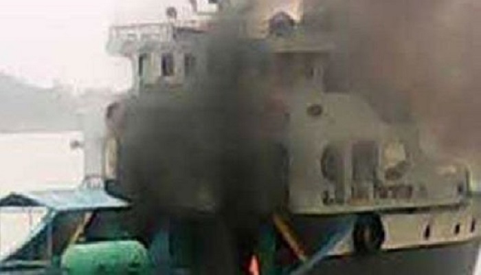 তেলবাহী জাহাজে বিস্ফোরণ: অগ্নিদগ্ধ ৮
