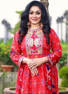 পরিচালক হয়ে ফিরলেন রোজিনা