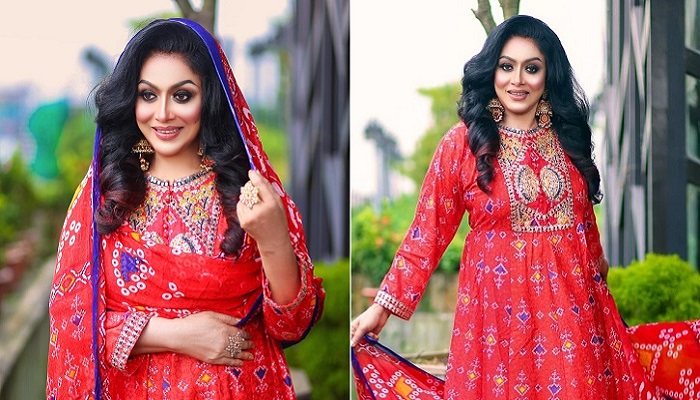 পরিচালক হয়ে ফিরলেন রোজিনা