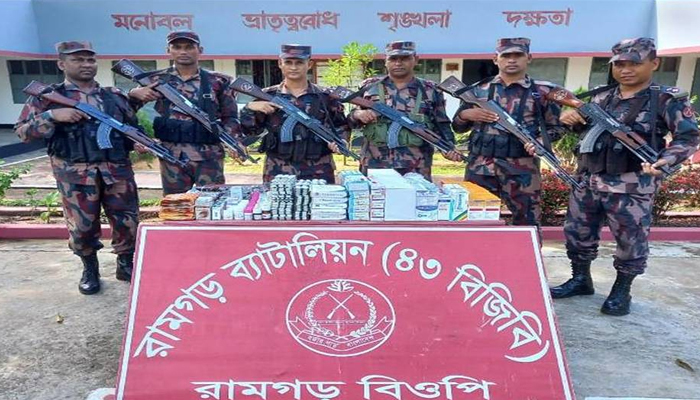 সীমান্তে অভিযান চালিয়ে ভারতীয় ফেন্সিডিল জব্দ করল বিজিবি