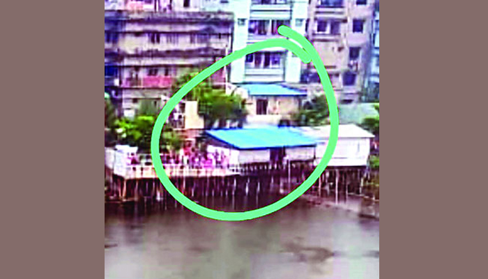 ডিআইটি পুকুরে অভিযান, অক্ষত কাউন্সিলর অফিস
