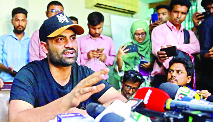 বিসিবি সভাপতির কড়া মন্তব্য ও হাতুরুর আচরণ, অবসরে তামিম