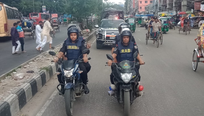 রোবাস্ট পেট্রোল ও চেকপোস্ট জোরদার করেছে র্যাব-৩