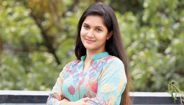 প্রসেনজিৎ-শ্রাবন্তীকে যে পাঠ দেবেন মিথিলা