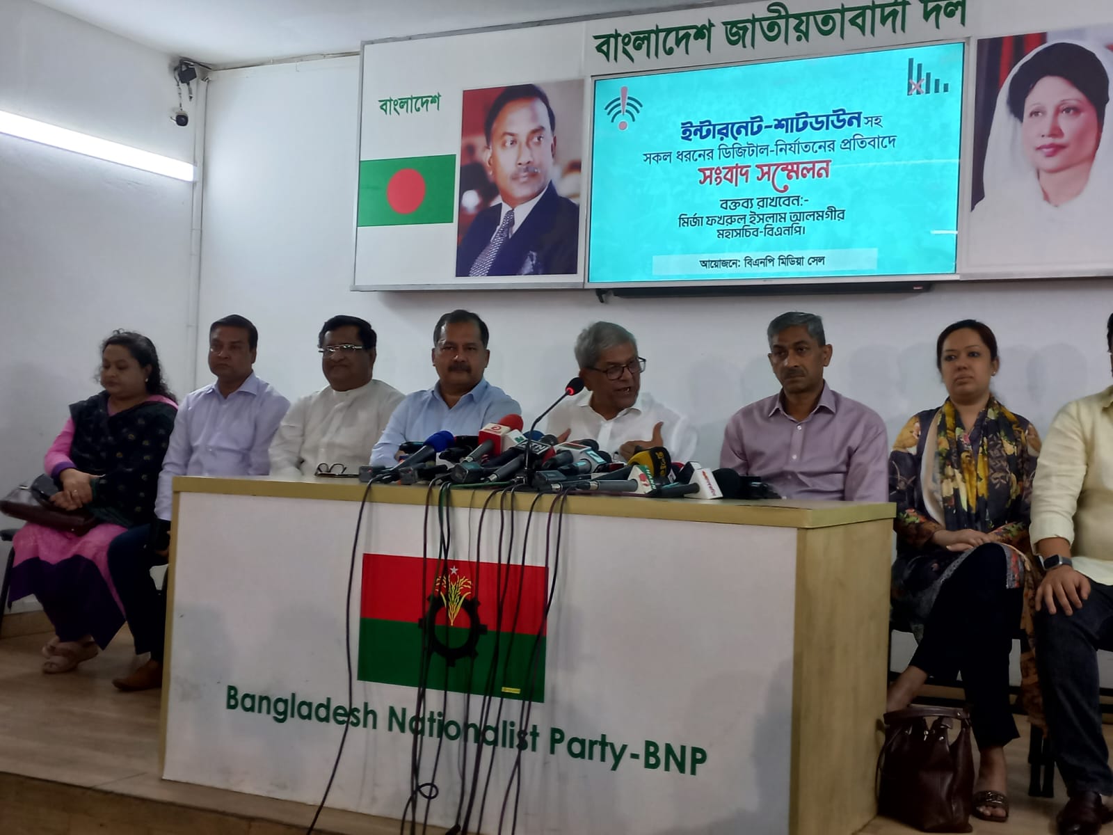 ডিজিটাল শাটডাউনের মাধ্যমে মানুষের অধিকার হরণ করা হচ্ছে