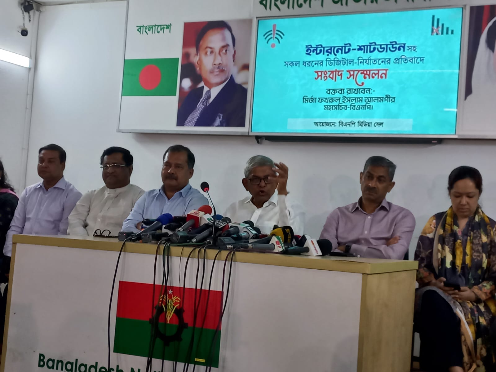 ডিজিটাল শাটডাউনের মাধ্যমে মানুষের অধিকার হরণ করা হচ্ছে