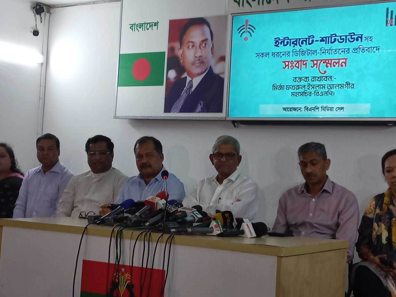 ডিজিটাল শাটডাউনের মাধ্যমে মানুষের অধিকার হরণ করা হচ্ছে