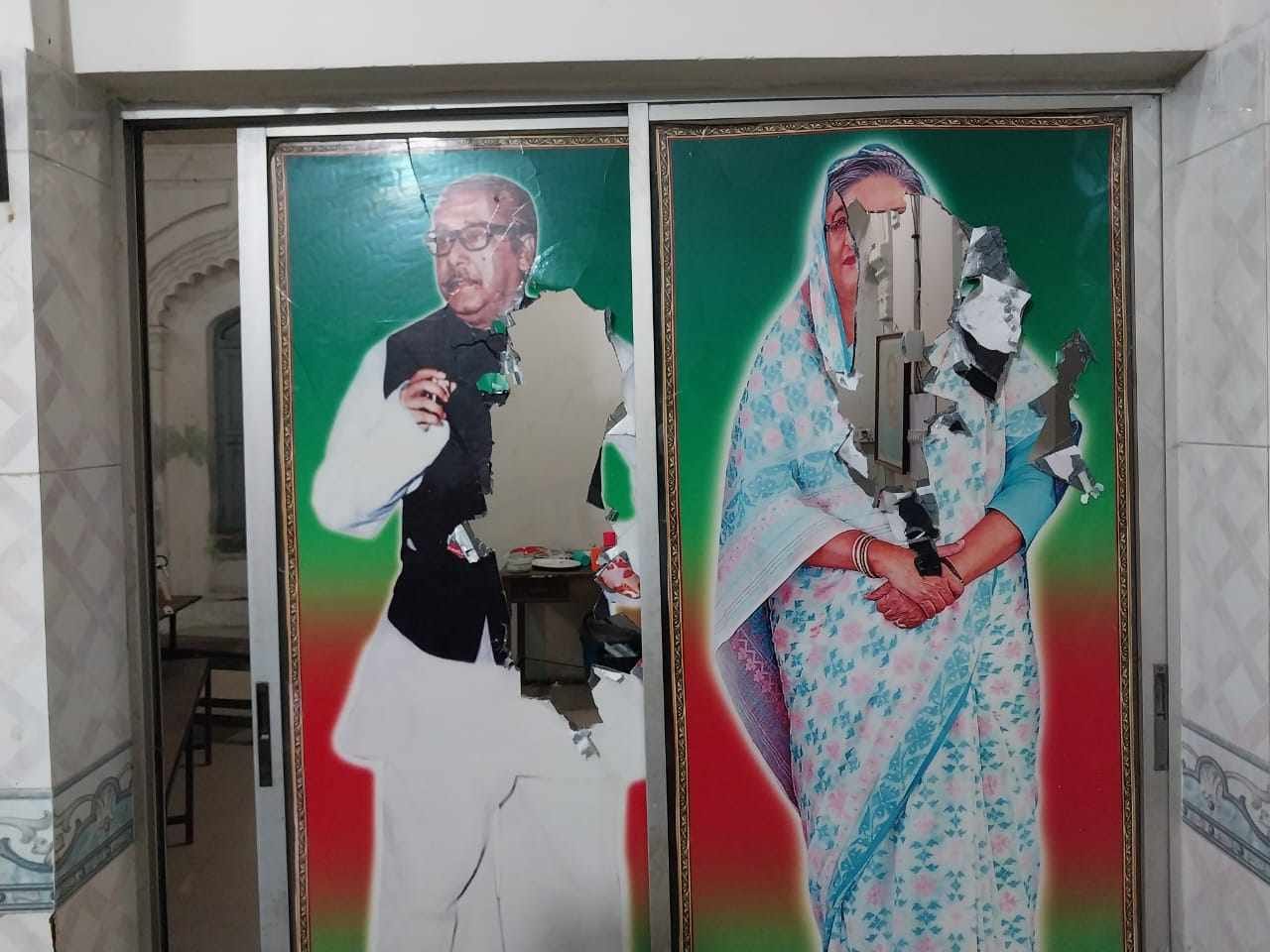 নজরুল কলেজে বঙ্গবন্ধু ও প্রধানমন্ত্রীর ছবি ভাঙচুর