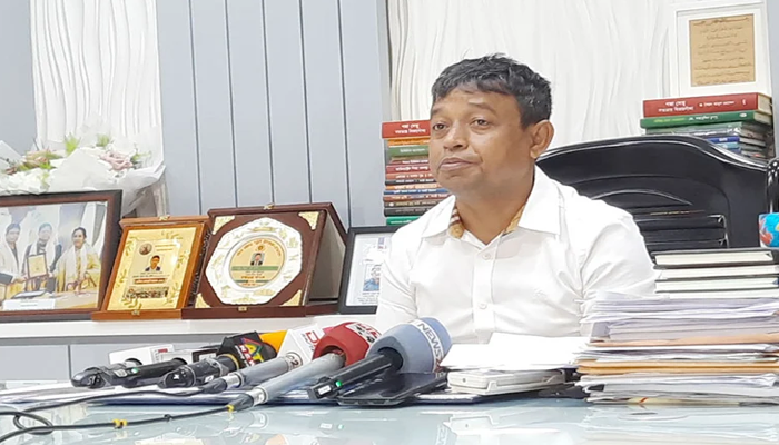 শুধু ভাতই খাওয়াই না, অস্ত্রও উদ্ধার করি
